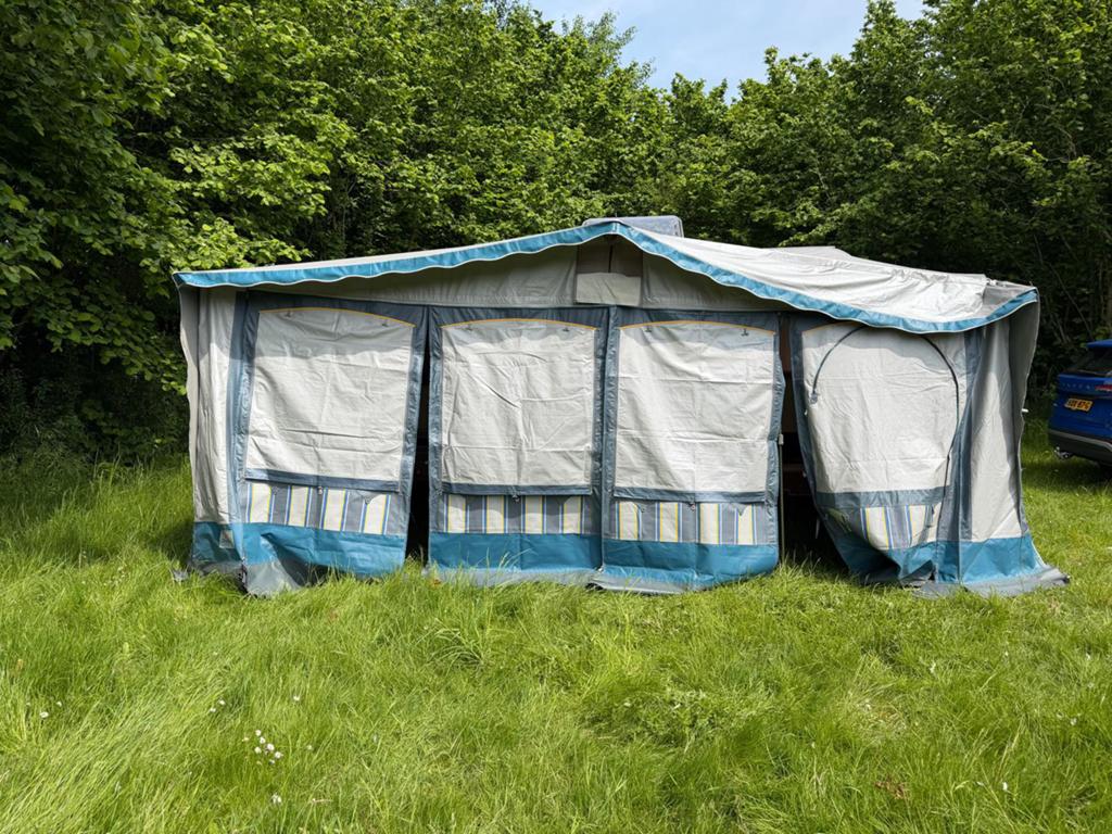 Dorema luifel met zijkanten en voorkant met stokken maat 13, Caravans en Kamperen, Ophalen of Verzenden, Zo goed als nieuw