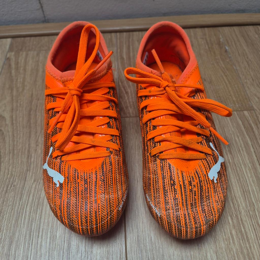 Puma ultra grip control voetbalschoenen maat 30, Kinderen en Baby's, Kinderkleding | Schoenen en Sokken, Gebruikt, Sportschoenen