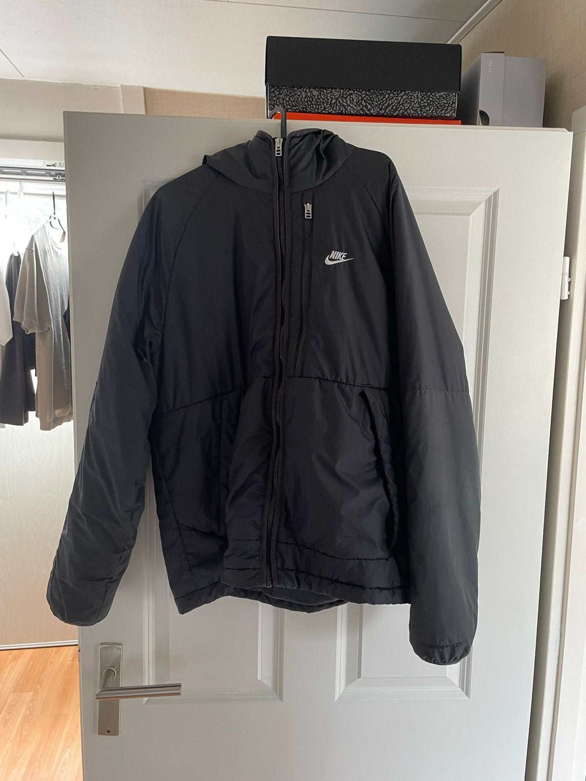 Nike Therma-FIT jas in goede staat, Verzenden, Zo goed als nieuw, Maat 52/54 (L), Zwart