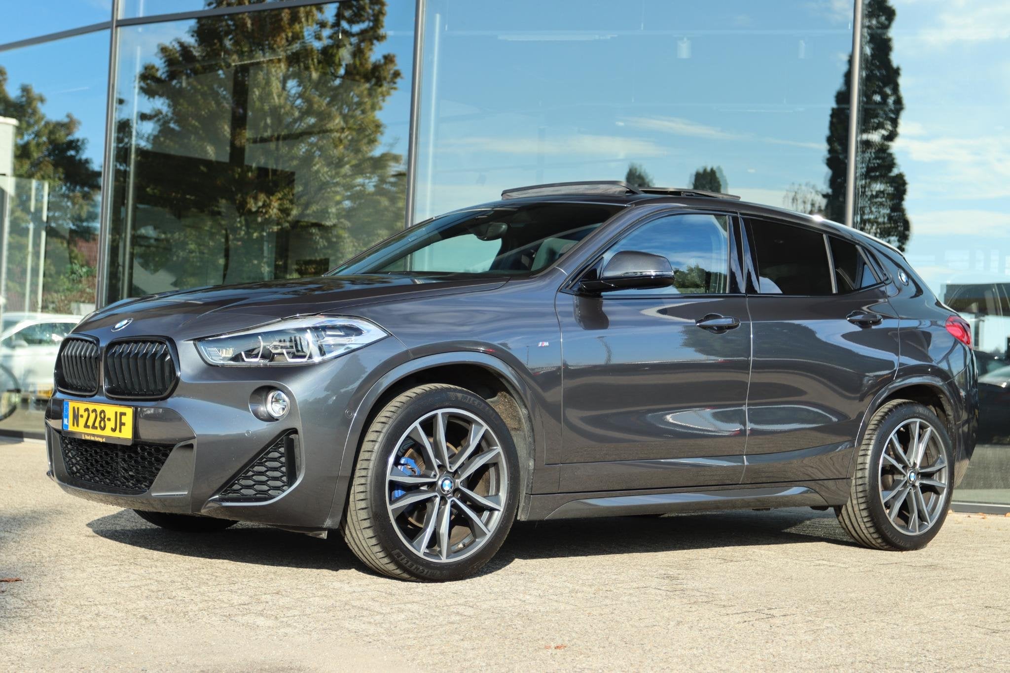 BMW X2 SDRIVE18I HIGH EXECUTIVE M-SPORT | PANO | LED | ALCAN, Auto's, Gebruikt, Euro 6, 3 cilinders, 725 kg