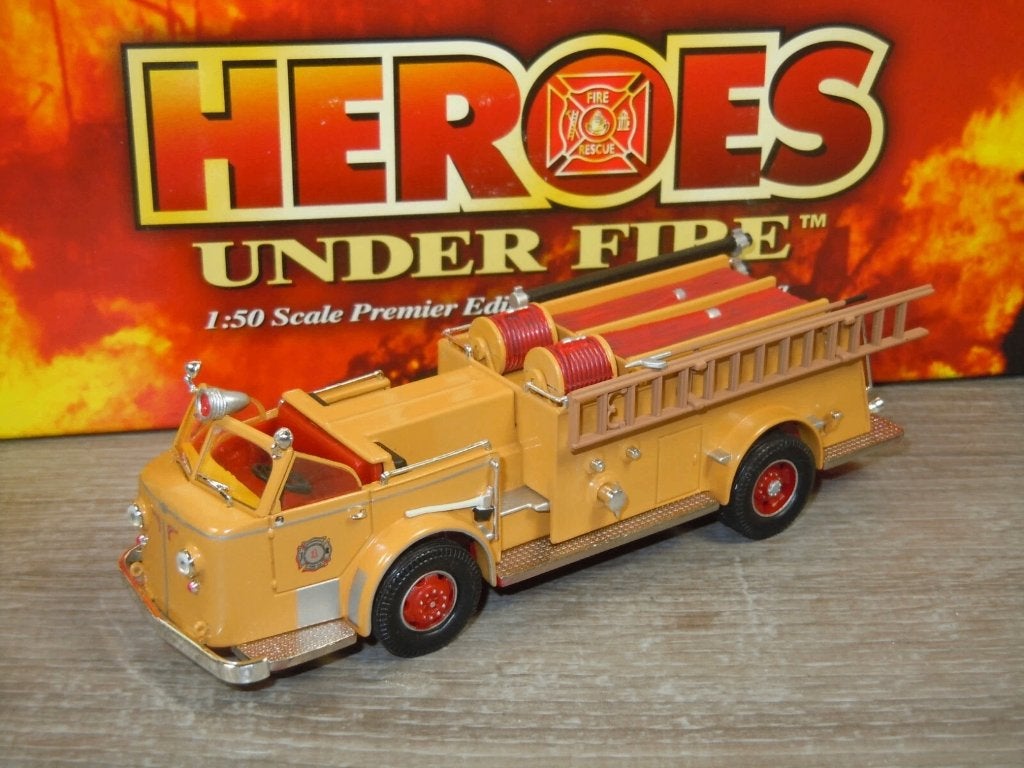 American LaFrance 700 Open Cab Pumper - Corgi US53507 - 1:50, Corgi, Engeland, Zo goed als nieuw, Corgi