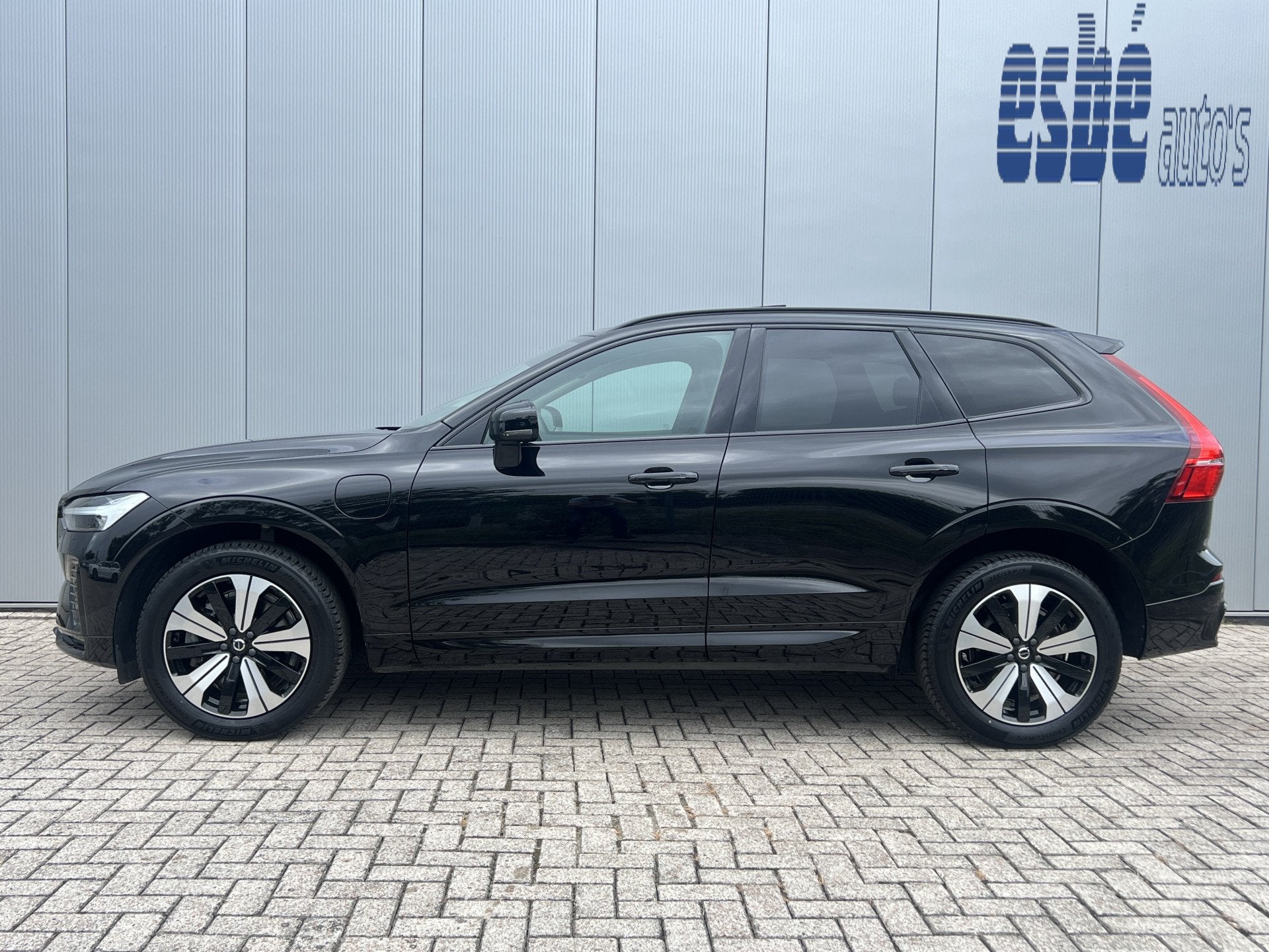 Volvo XC60 2.0 T8 455 pk Plug-in Hybrid AWD Plus Dark Trekha, Auto's, Automaat, Dealer onderhouden, Gebruikt, 4 cilinders