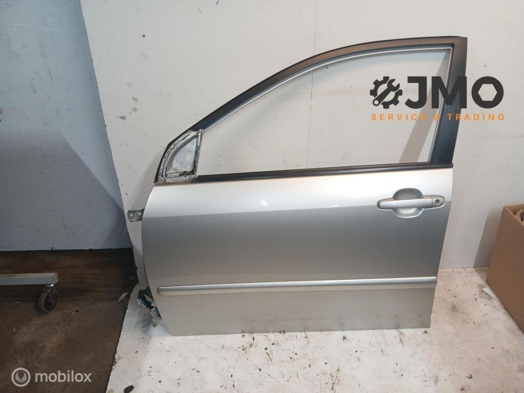 Portier linksvoor 5-drs 1C0 Toyota Corolla (E12) 2002-2010, Gebruikt, Deur, Voor, Toyota