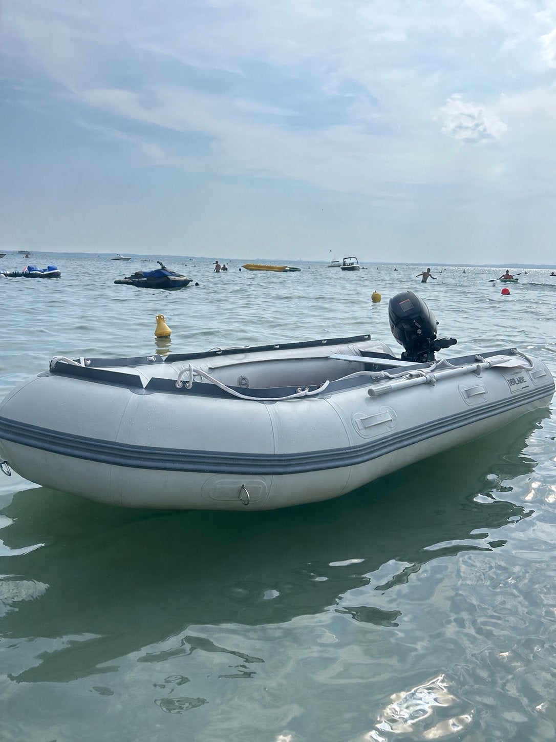 Rubberboot met 9.9pk suzuki, Watersport en Boten, Rubberboten, Ophalen, Zo goed als nieuw, Buitenboordmotor, Opbergtas