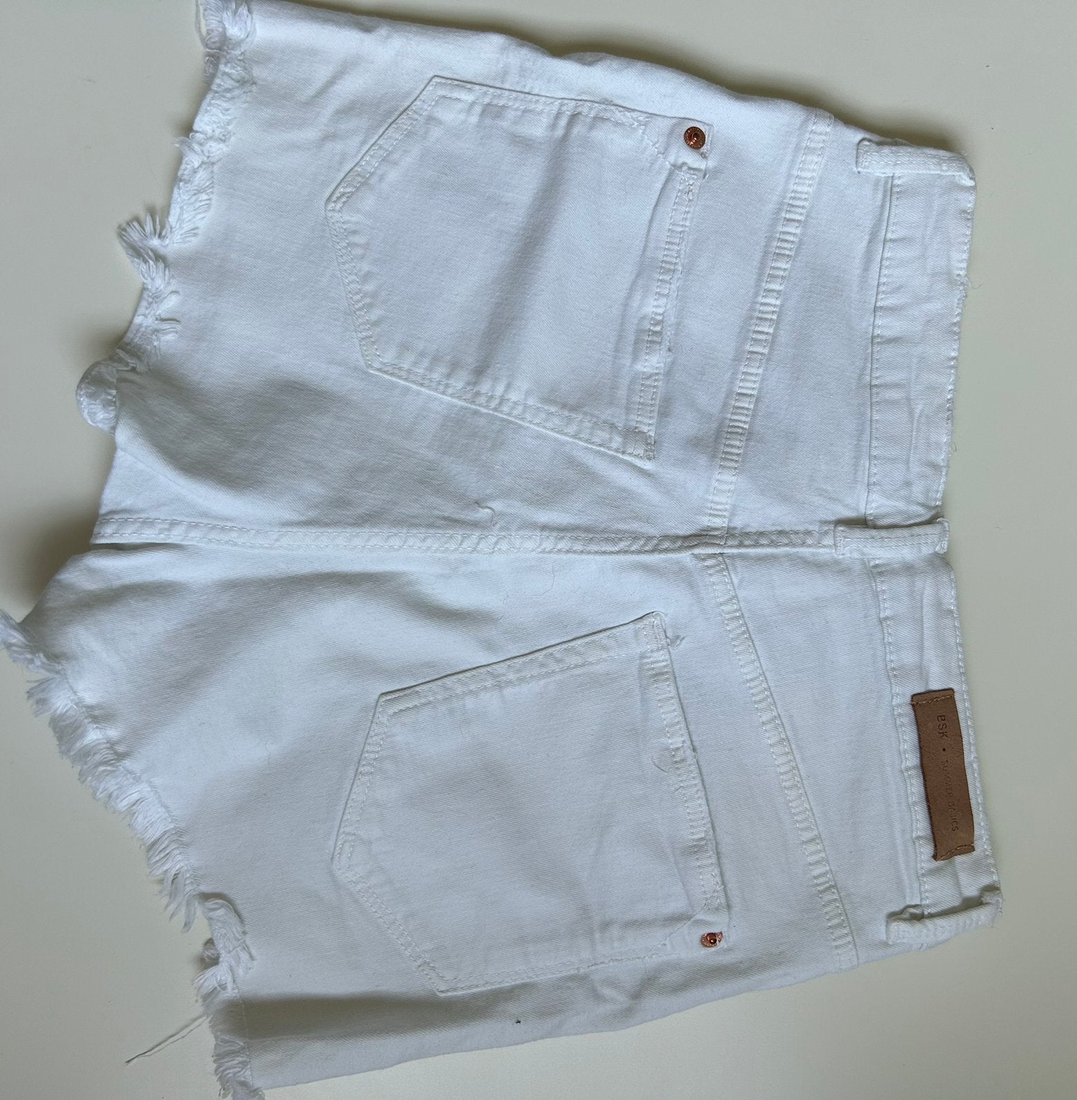 Bershka BSKGIRL Witte Denim Shorts Maat 38, Maat 38/40 (M), Kort, Verzenden, Wit