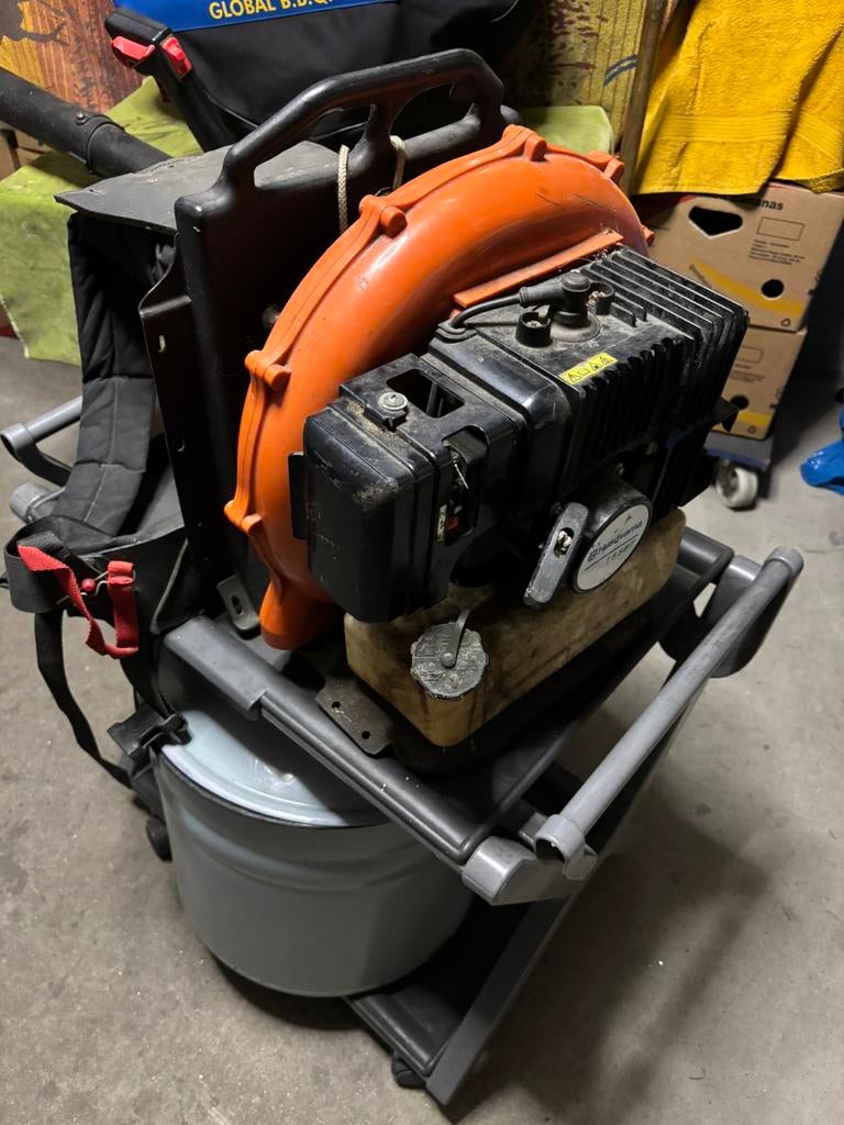 Te koop Husqvarna bladblazer, Ophalen of Verzenden, Zo goed als nieuw, Benzine