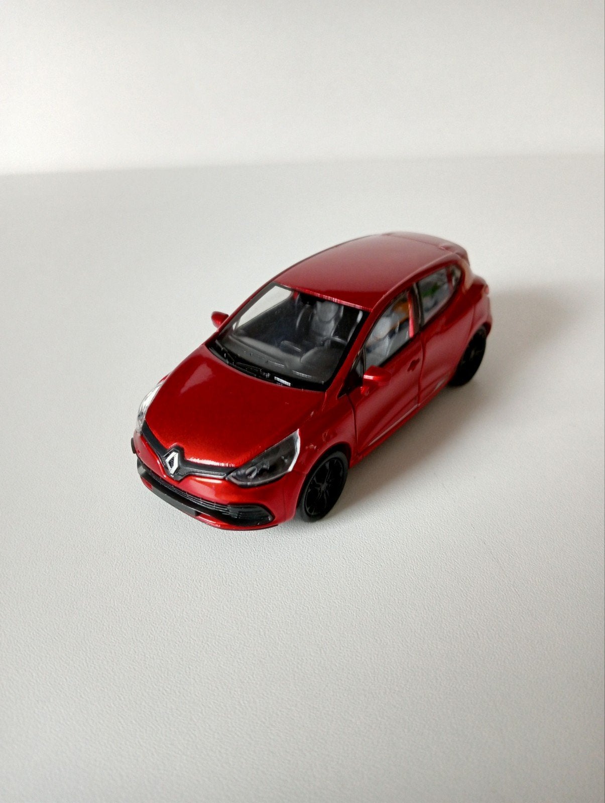 Rode Renault Clio modelauto met openende deuren, Ophalen of Verzenden, Nieuw, Auto, Overige merken