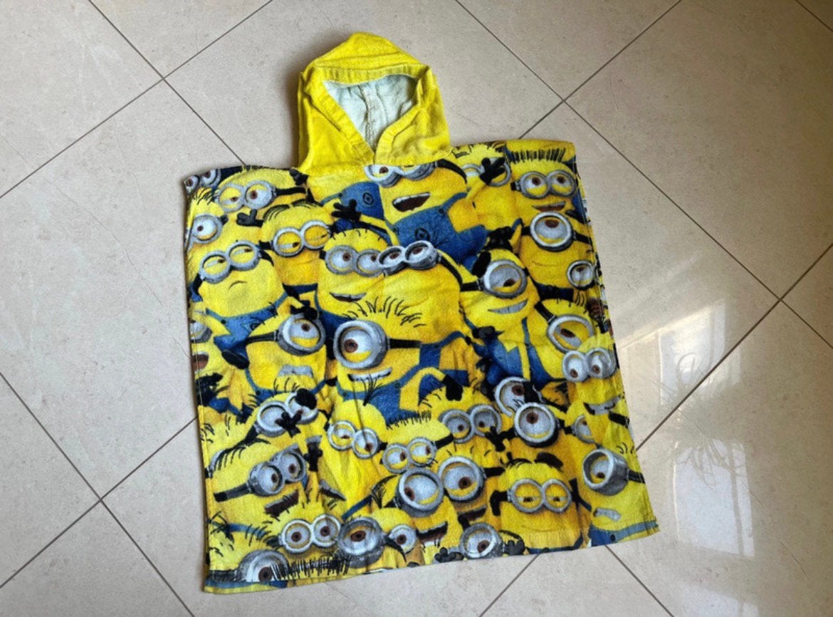 Minions kinder zwem handdoek/poncho geel, Jongen of Meisje, One size, Ophalen of Verzenden, Zo goed als nieuw