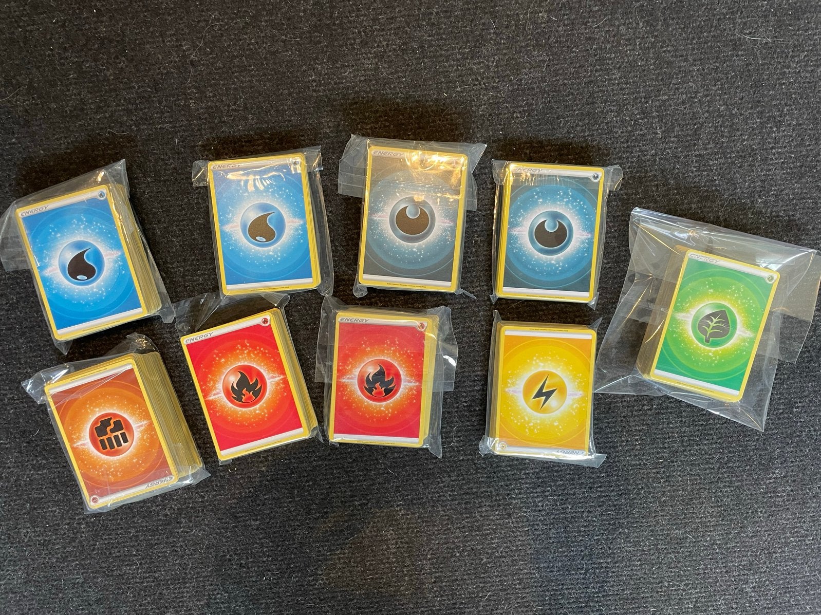Pokémon Pikachu knuffel met kaarten - €1,50 per pakje, Hobby en Vrije tijd, Verzamelkaartspellen | Pokémon, Ophalen of Verzenden