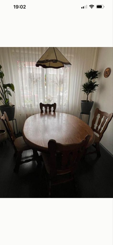 Ovale eettafel met 4 stoelen - massief hout, Ophalen, Gebruikt, 100 tot 150 cm, Klassiek