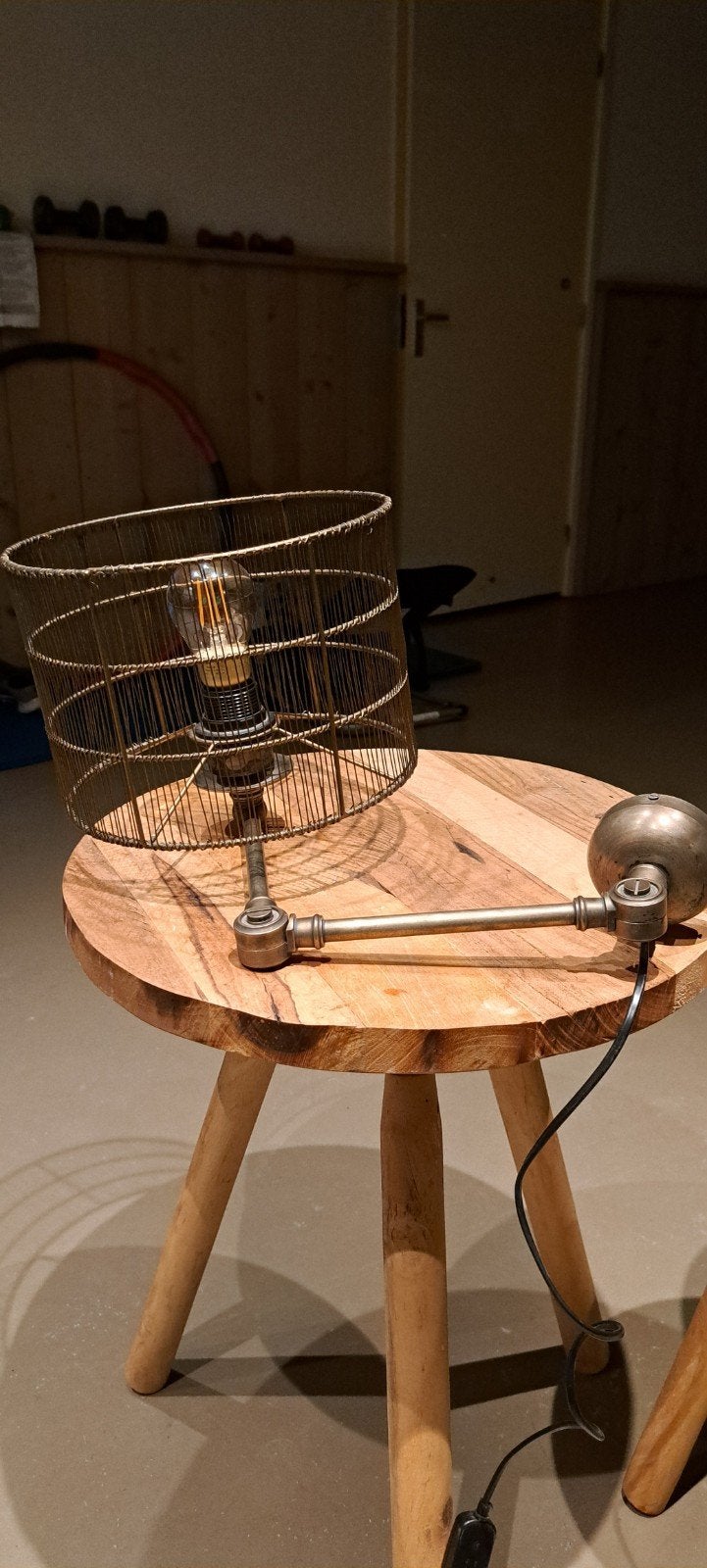 Industriële wandlamp met draadkooi en Edison lamp, Gebruikt, Metaal, Wandlamp, Verstelbaar
