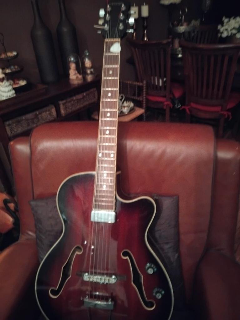 Keytone hollowbody jazz gitaar, Muziek en Instrumenten, Snaarinstrumenten | Gitaren | Elektrisch, Ophalen of Verzenden