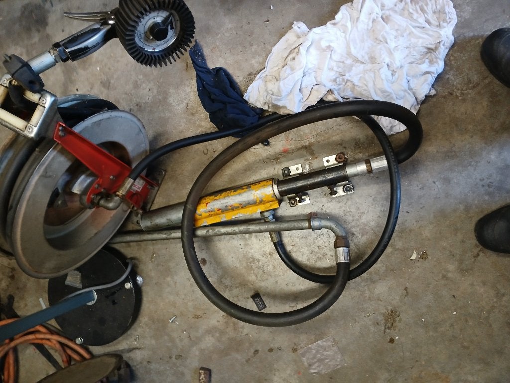 olie pomp  met haspel en vulklok, Auto diversen, Ophalen of Verzenden