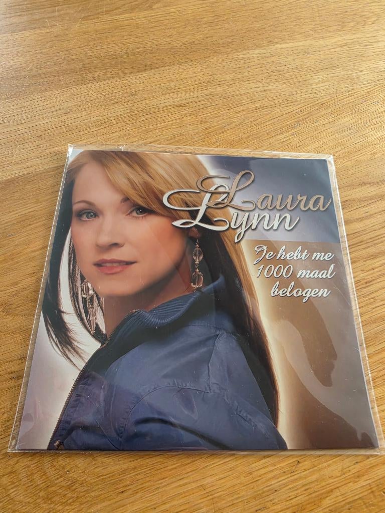 Laura Lynn - je hebt 1000 maal bedrogen, 7 inch, Ophalen of Verzenden, Zo goed als nieuw, Levenslied of Smartlap