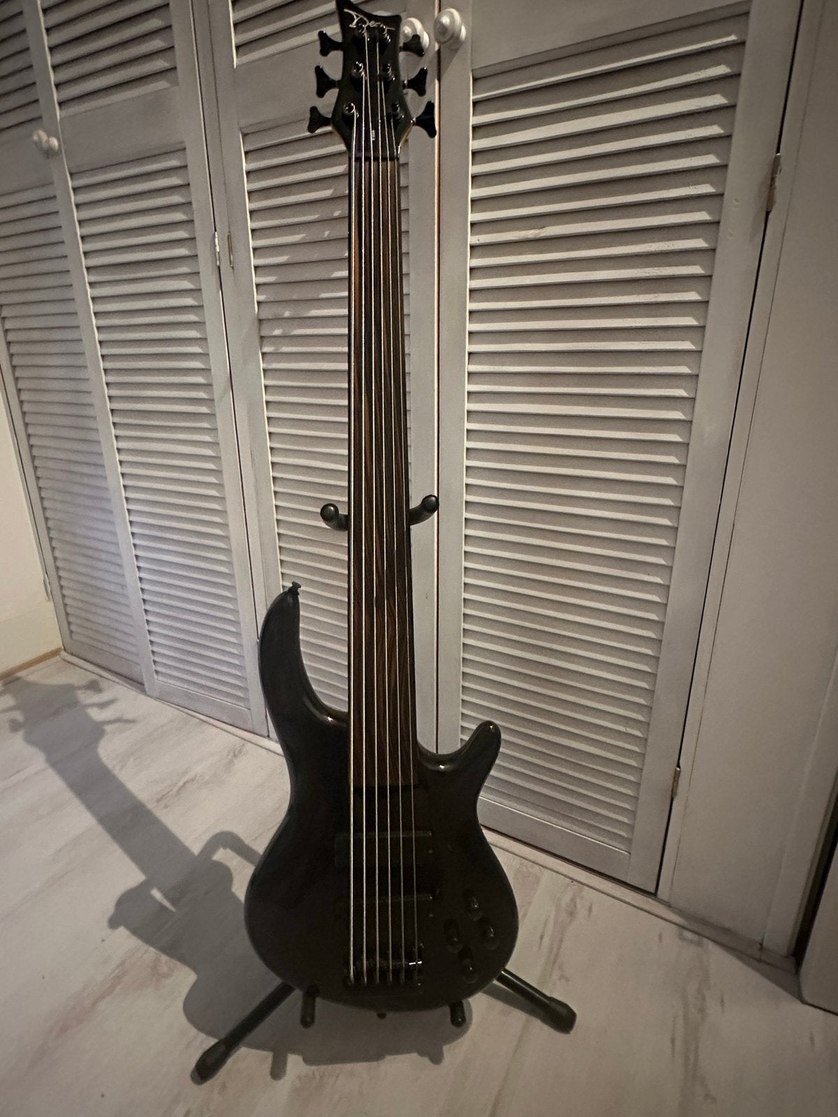 Dean Edge Fretloze 6-snarige Basgitaar, Ophalen, Zo goed als nieuw, Elektrisch, 6-snarig