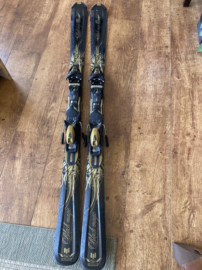 Elan Black Magic ski (152 cm)+Leki Sentinel stokken (125 cm), Overige merken, 140 tot 160 cm, Gebruikt, Ophalen of Verzenden