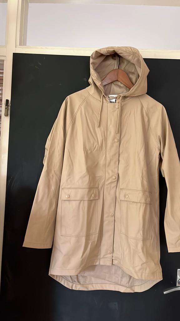 Regenjas nieuw m l 38 40 nude beige dames jas zomer, Ophalen of Verzenden, Nieuw, Maat 38/40 (M), Beige