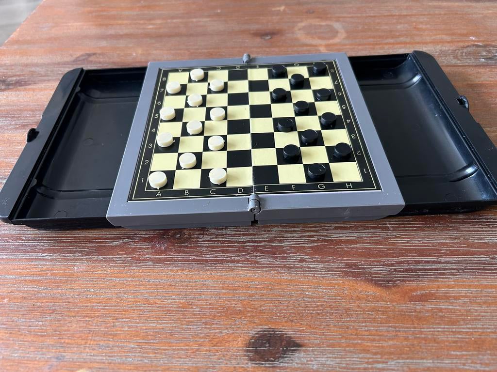 Damspel Magnetisch reisspel met damwanden. Opvouwbare hoes, Ophalen of Verzenden, Zo goed als nieuw, Reisspel