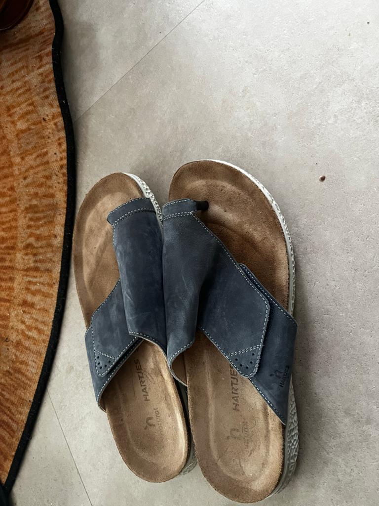 Hartjes teenslippers maat 42 - weinig gedragen, Kleding | Dames, Ophalen of Verzenden, Zo goed als nieuw, Blauw, Slippers