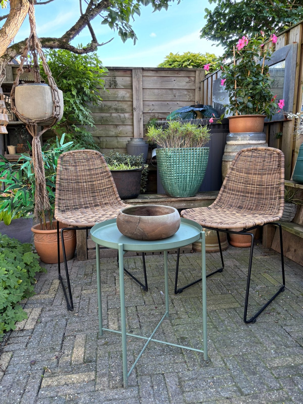 Tuinsetje 2 wicker stoelen, merk Woood + ikea tafeltje, Tuin en Terras, Gebruikt, Bijzettafel, Wicker, Ophalen