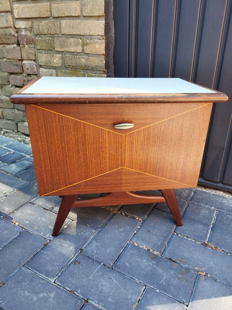 2 stuks vintage nachtkastje, Huis en Inrichting, Slaapkamer | Nachtkastjes, Ophalen, Minder dan 45 cm, Minder dan 55 cm