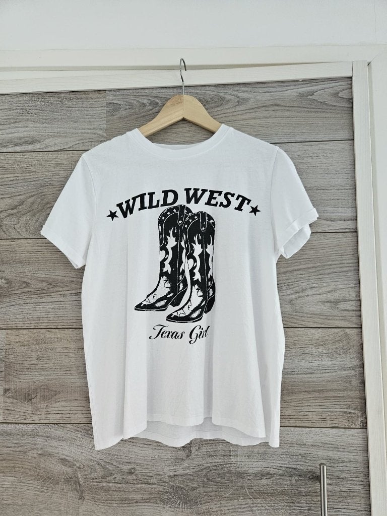 NIEUW wit t-shirt met zwarte cowboy laarzen maat M, Maat 38/40 (M), Wit, Nieuw, Ophalen of Verzenden