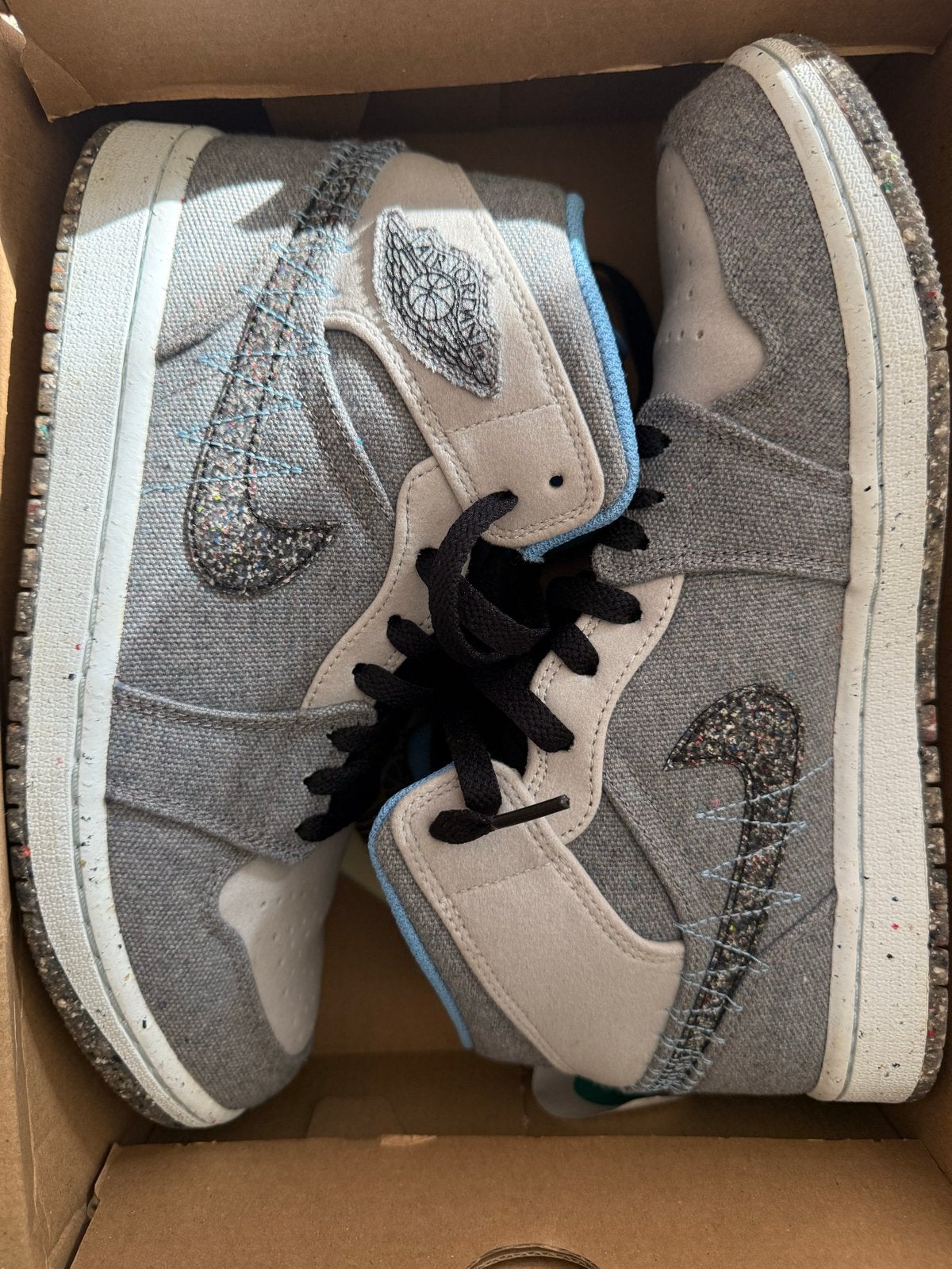 Nike Air Jordan 1 Mid SE Grey Fog/University Blue-Black, Kleding | Heren, Ophalen of Verzenden, Nieuw, Overige kleuren, Sneakers of Gympen