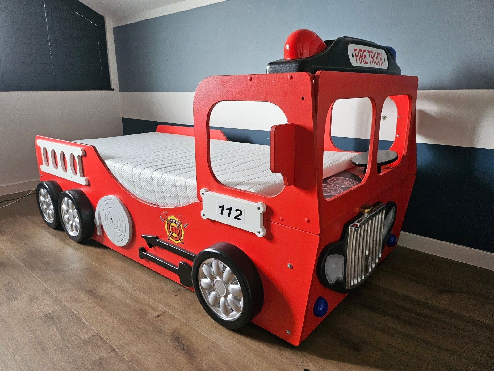 Kinderbed in brandweerwagenstijl, Ophalen, Zo goed als nieuw