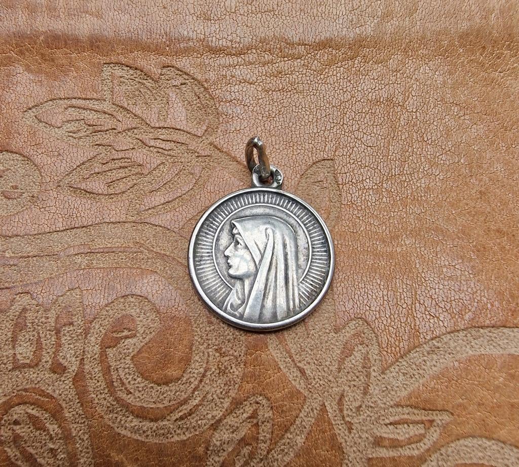 Zilveren religieuze hanger Maria uit Lourdes, Ophalen of Verzenden