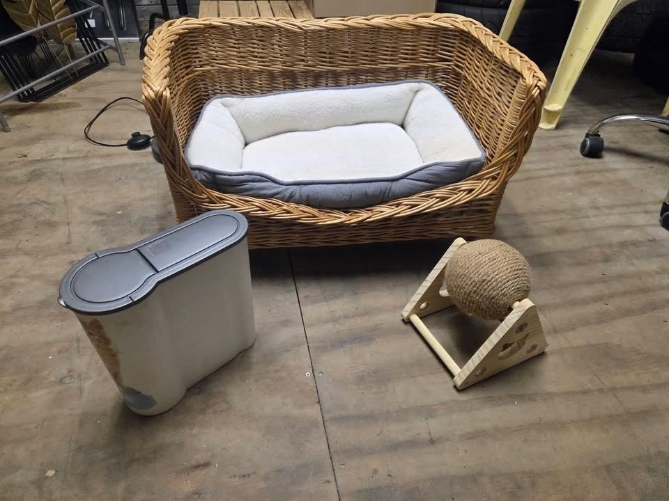 Honden katten sofa, Ophalen, Zo goed als nieuw