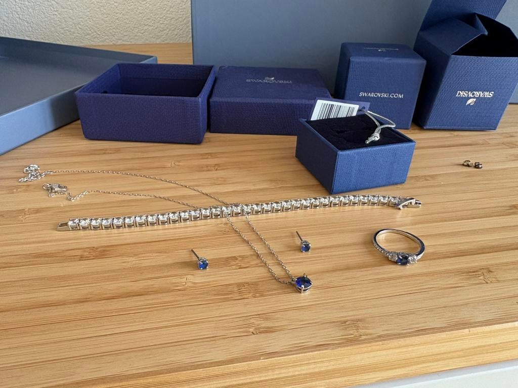 Swarovski blauwe set, Ophalen