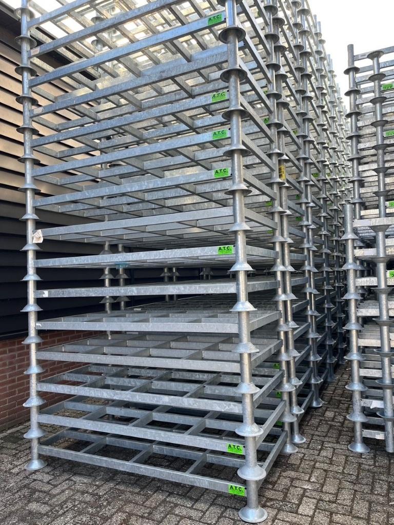 stapelbak - stapelrek - stapelbok - opslagbok - opslagrek, Ophalen, Zo goed als nieuw