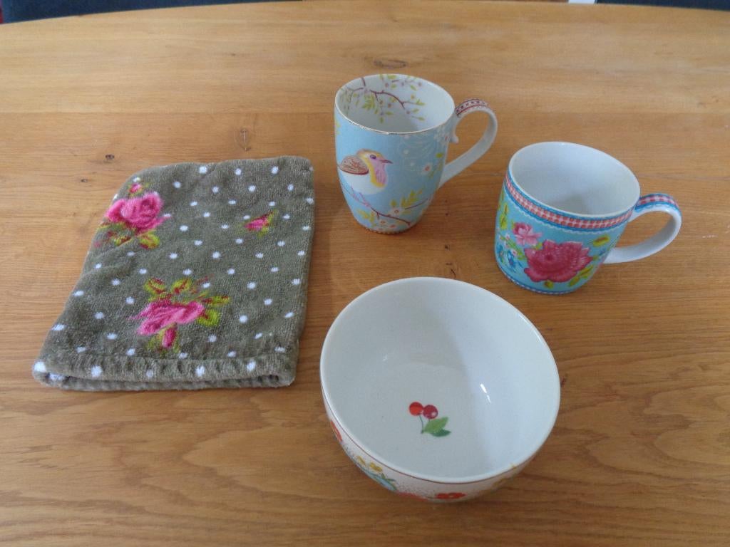 PIP STUDIO bekers + schaaltje,washandje, Nieuw, Ophalen of Verzenden, Overige stijlen, Kop(pen) en/of Schotel(s)