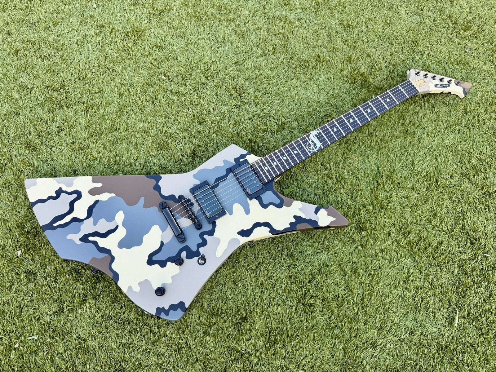 ESP Snakebyte camo Custom Shop, Muziek en Instrumenten, Snaarinstrumenten | Gitaren | Elektrisch, Ophalen, Zo goed als nieuw, Solid body