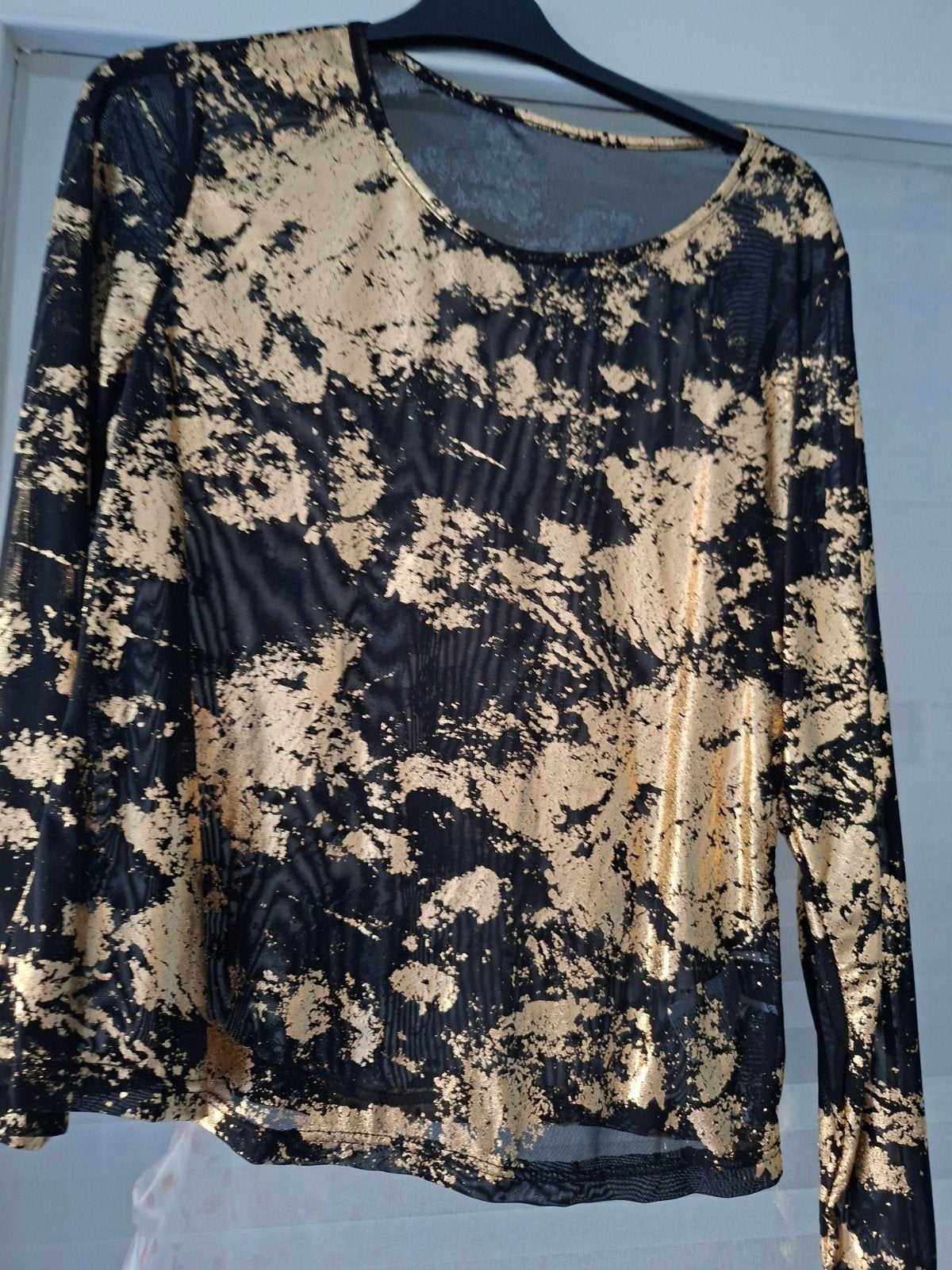 Zwart-gouden top met lange mouwen, Kleding | Dames, T-shirts, Zwart, Maat 42/44 (L), Ophalen of Verzenden, Zo goed als nieuw