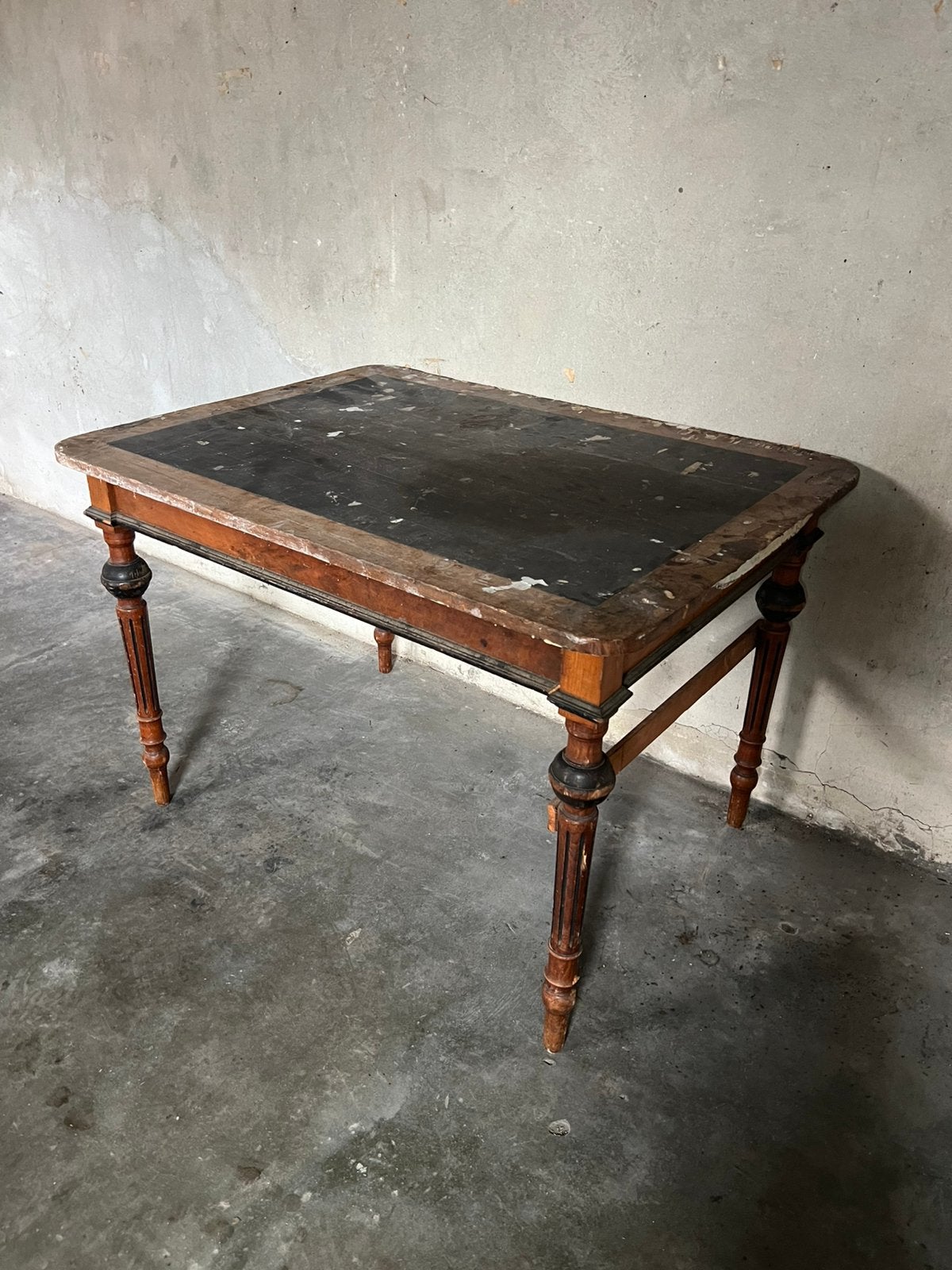 Antiek Bureau Leestafel Schrijftafel met mooi bewerkte poten, Ophalen