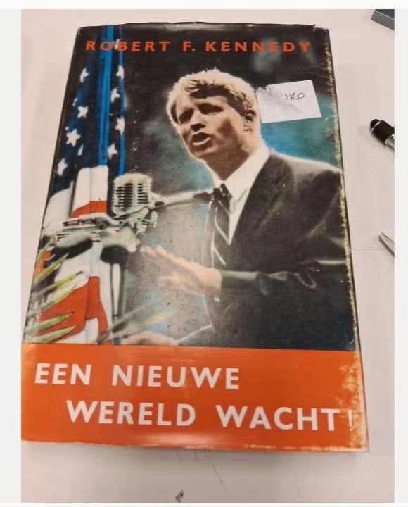 Robert F. Kennedy - Een Nieuwe Wereld Wacht (Vintage Boek), Robert F. Kennedy, Ophalen of Verzenden, Noord-Amerika, 20e eeuw of later