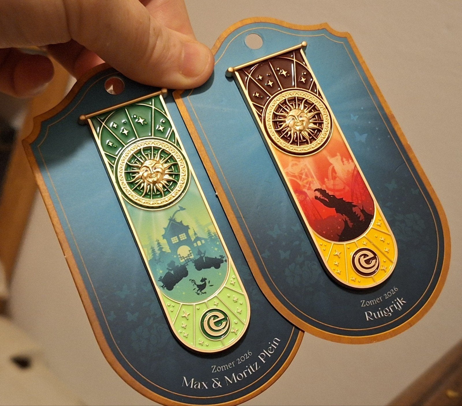 Efteling Zomer Vaandel Pins  Max & Moritz Plein en Ruigr, Ophalen of Verzenden, Zo goed als nieuw, Button of Speldje