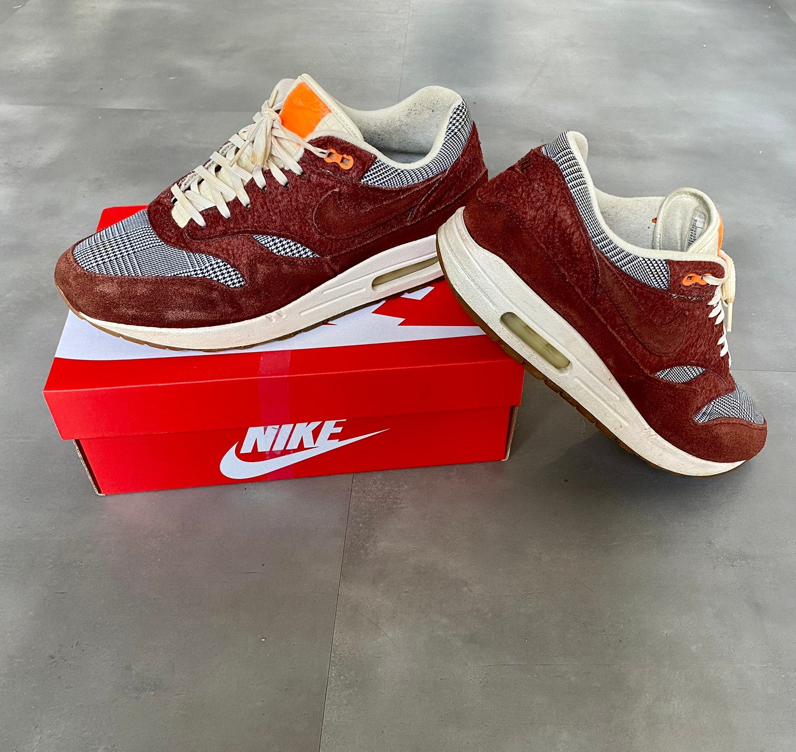 Nike Air Max 1 (houndstooth Bronze Eclipse) mt 45, Ophalen of Verzenden, Zo goed als nieuw, Hardloopschoenen, Nike