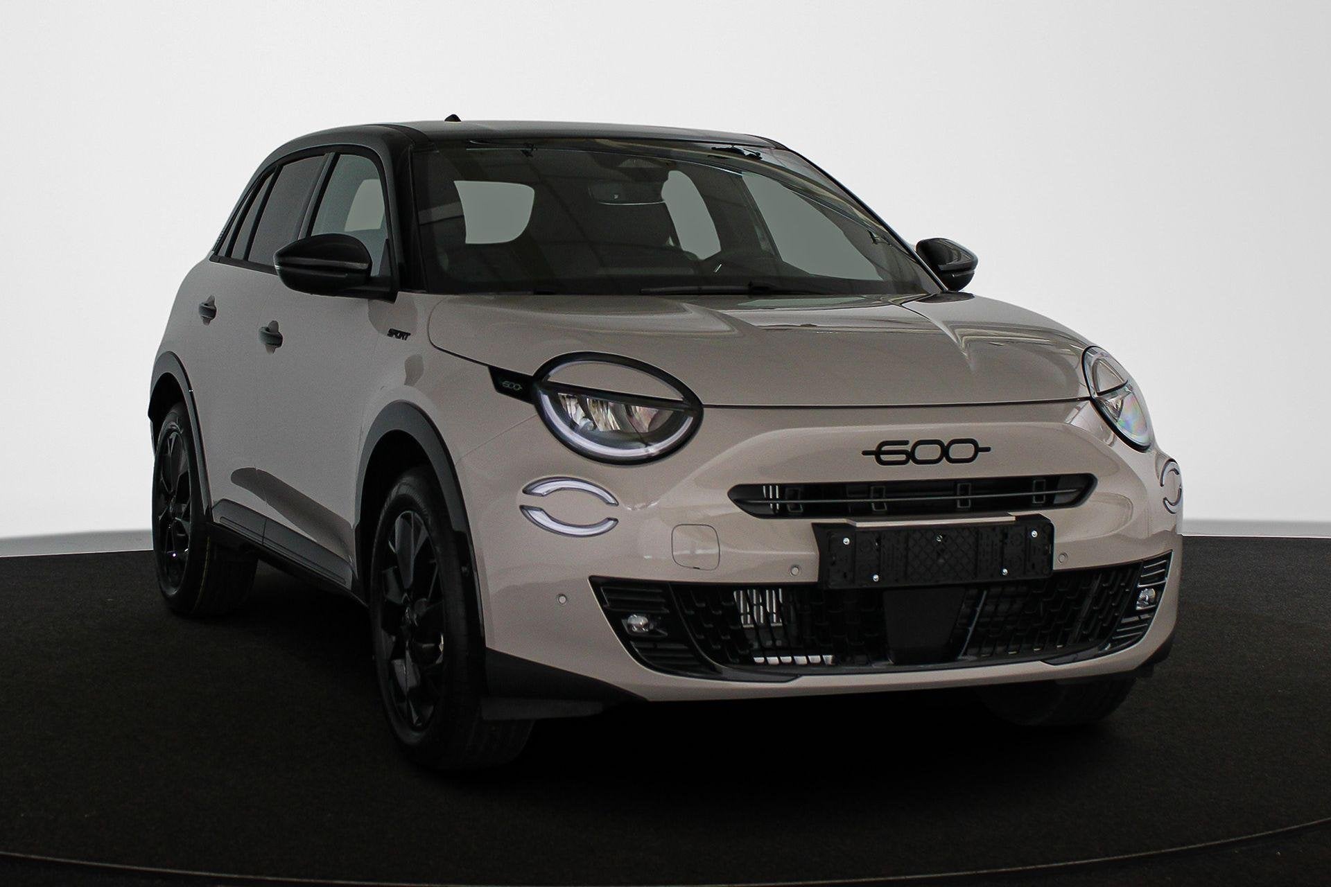 Fiat 600 1.2 Hybrid Sport / Navi / Clima / Camera / 2+6 Jaar, Auto's, 145 pk, Gebruikt, Euro 6, 1199 cc