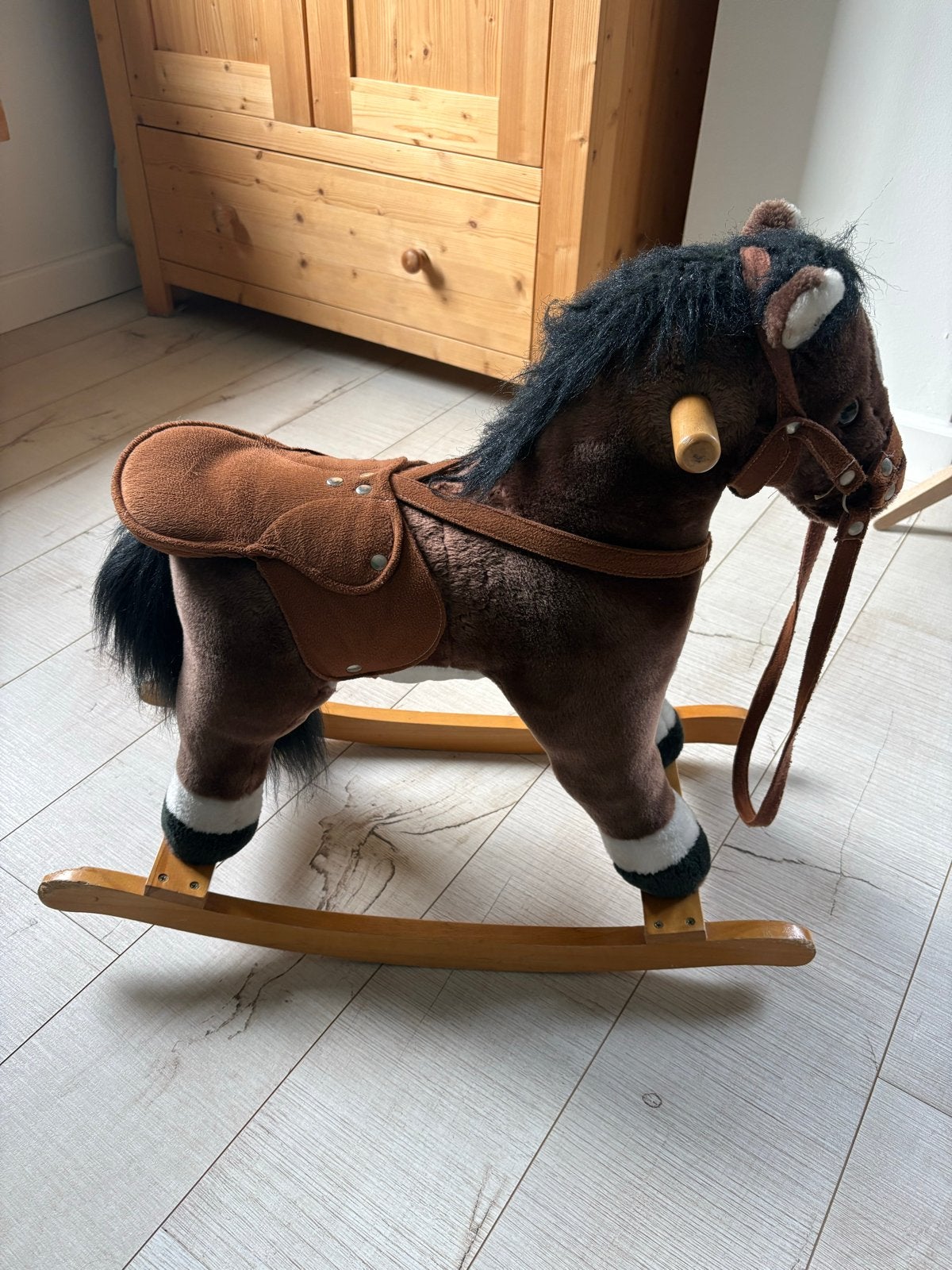Schattig hobbelpaard bruin met zadel en hoofdstel, Ophalen, Gebruikt, Overige typen