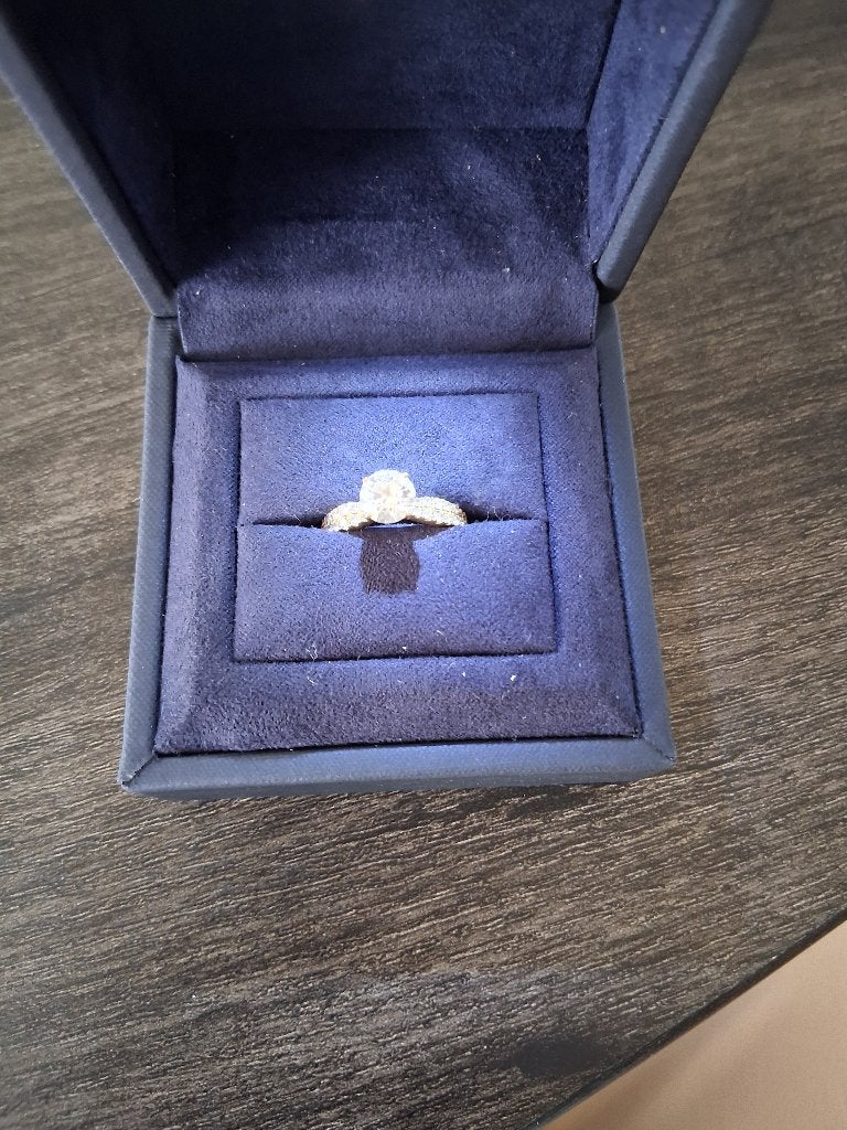 18 karaat gouden ring met diamanten, Ophalen of Verzenden, Zo goed als nieuw, 17 tot 18, Met edelsteen
