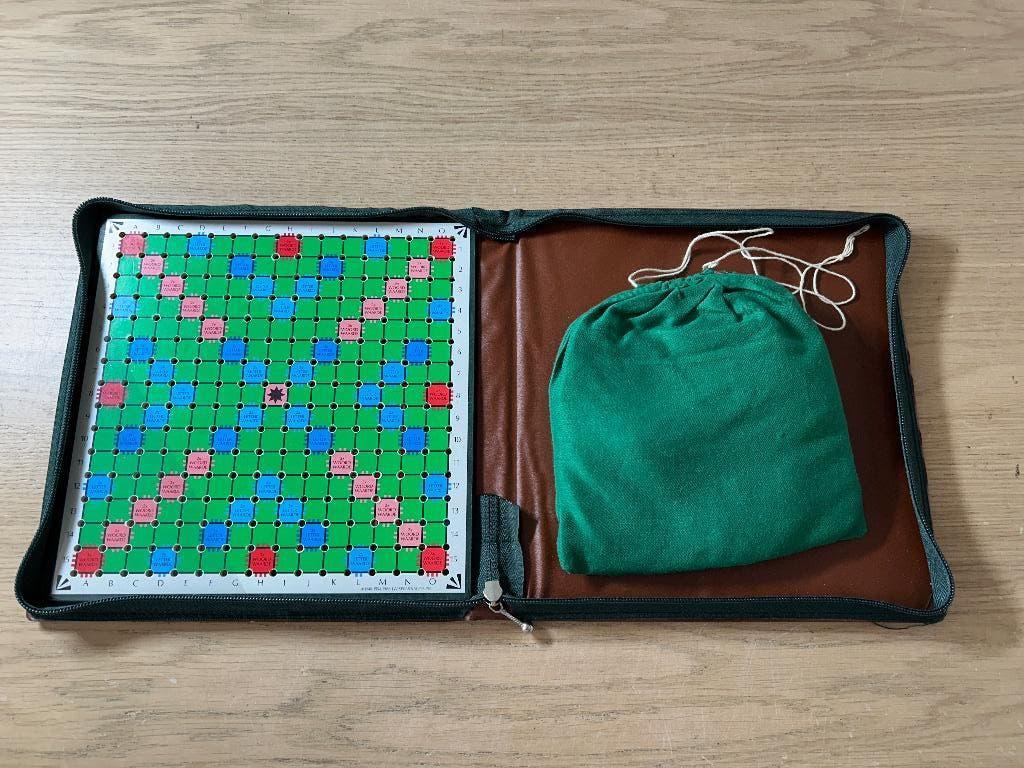 Scrabble Reis Editie in Etui, Hobby en Vrije tijd, Gezelschapsspellen | Bordspellen, Ophalen of Verzenden, Zo goed als nieuw
