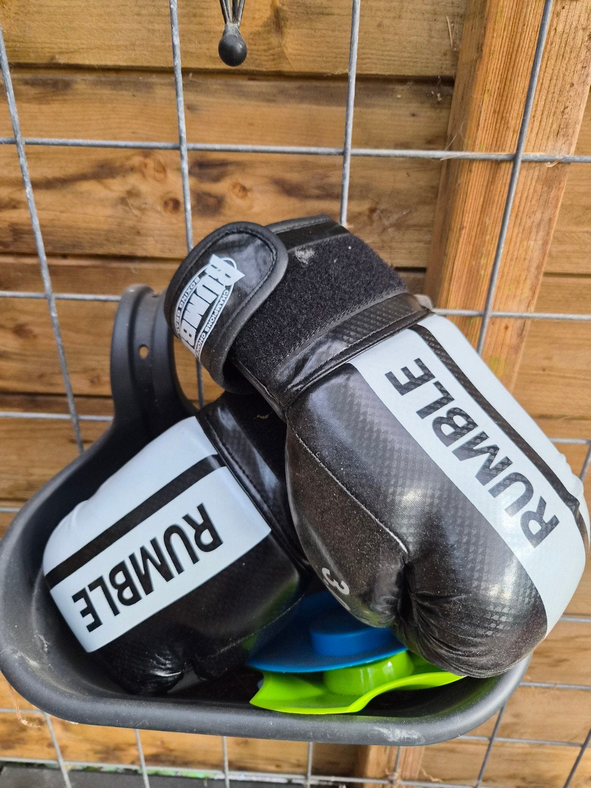 Rumble Bokszak en Bokshandschoenen Set, Ophalen, Zo goed als nieuw, Bokszak