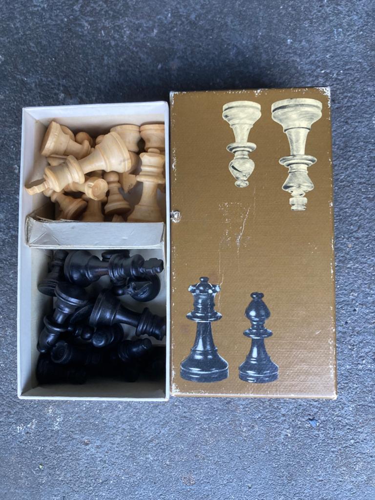 Vintage Schaakstukken in Doos - Houten Set koning 5,5 cm, Een of twee spelers, Ophalen of Verzenden, Gebruikt
