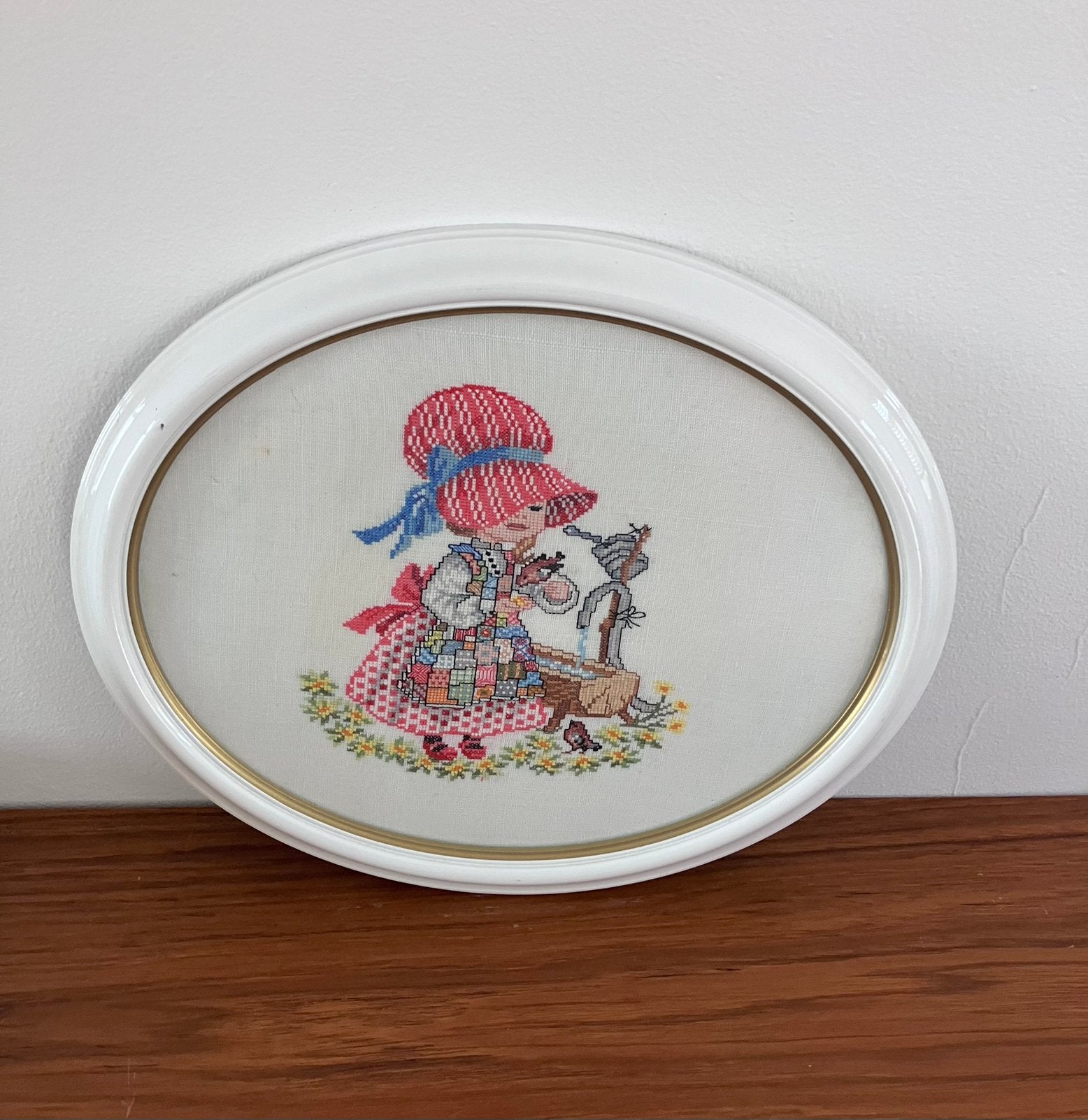 Prachtig vintage ingelijst borduurwerk – Holly Hobbie stijl, Huis en Inrichting, 28 cm, Schilderij, 33 cm, Vintage