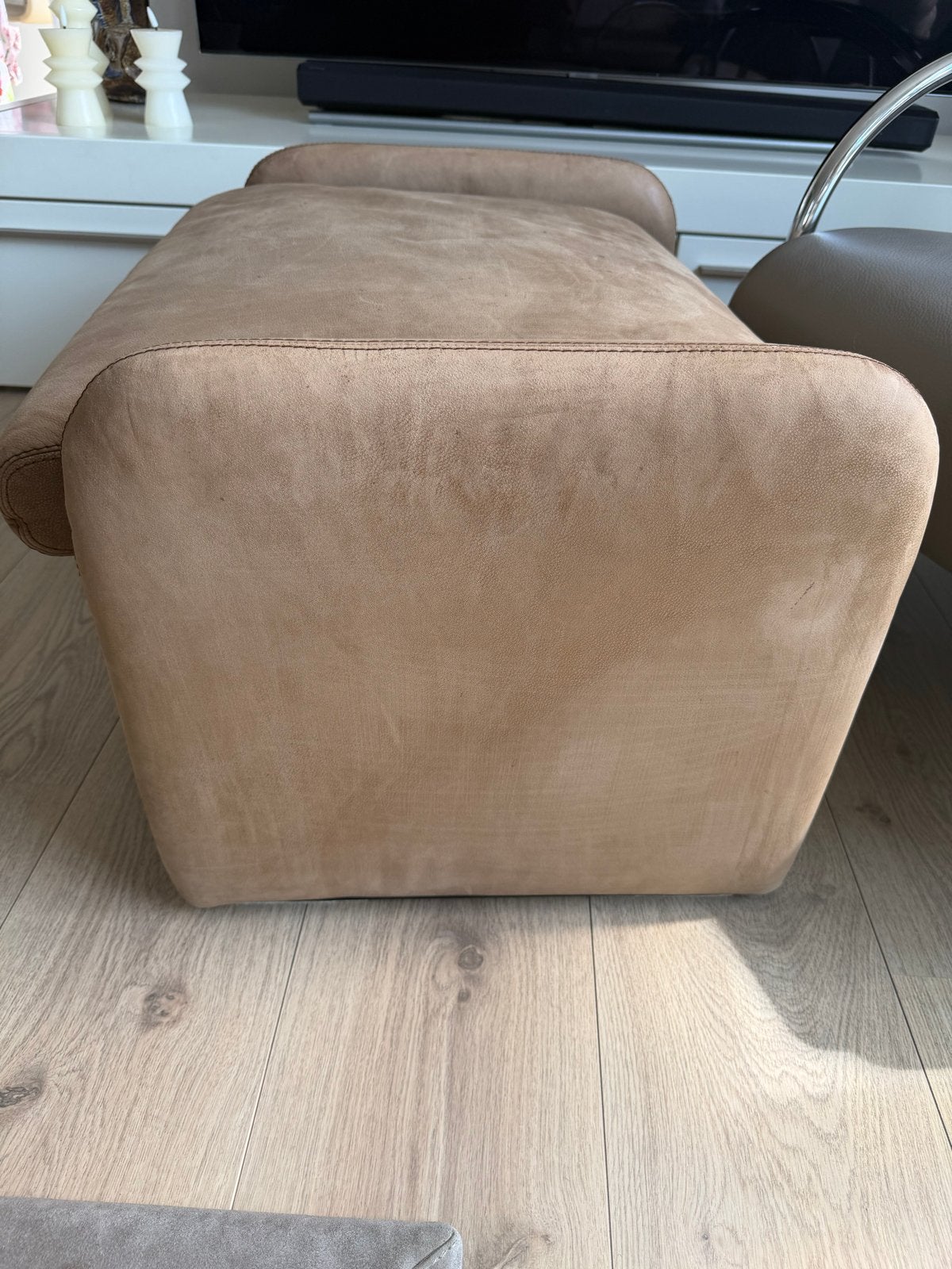 Leolux design hocker,  warme aardetinten., Ophalen, Gebruikt, Leolux, design, zandkleurig, met merklogo,, Stof