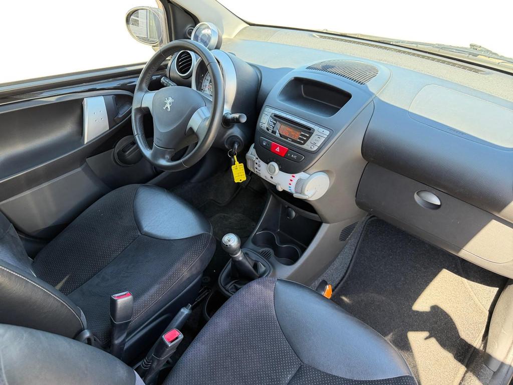Peugeot 107 1.0 Black & Silver | 100% onderhouden | Alcantar, Auto's, Peugeot, Gebruikt, 4 stoelen, Alcantara, Origineel Nederlands