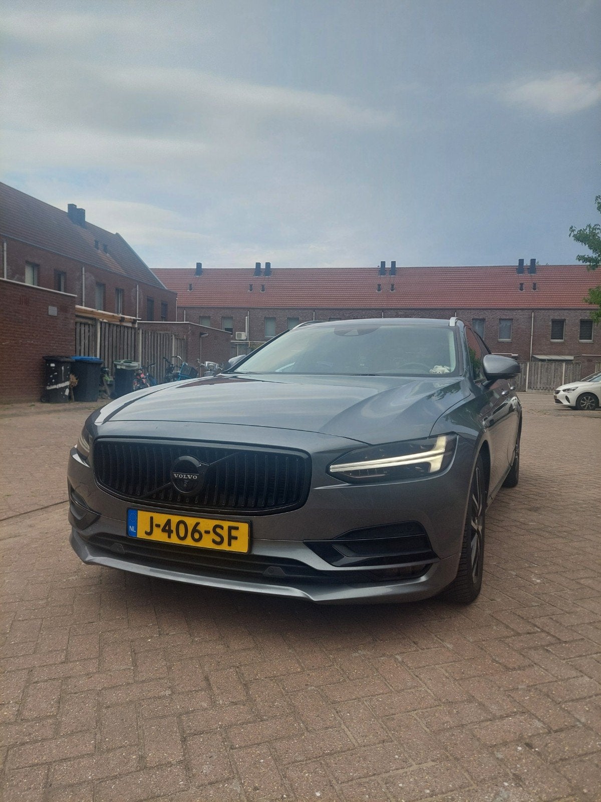 Volvo V90 D3 150pk Geartronic 2017 Grijs, Auto's, Volvo, 4 cilinders, 1969 cc, 1598 kg, Stationwagon