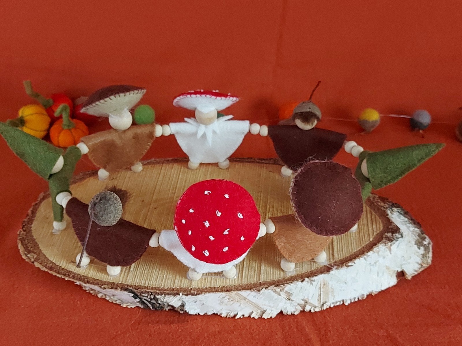 voor de seizoentafel,  herfstplank, wolvilt, Hobby en Vrije tijd, Ophalen of Verzenden, Nieuw, Figuurtje(s), Wolvilt